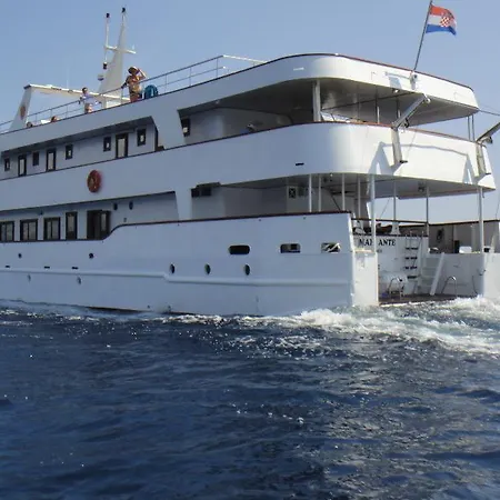 호텔 Cruise From On M/y Mali Ante 5*