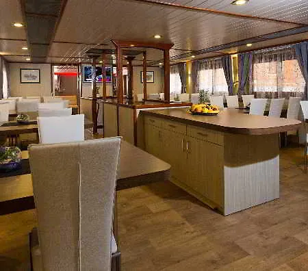 호텔 Cruise From On M/y Mali Ante 5*